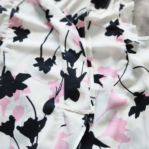 Le Chateau Tank Blouse - Picture 3 of 6